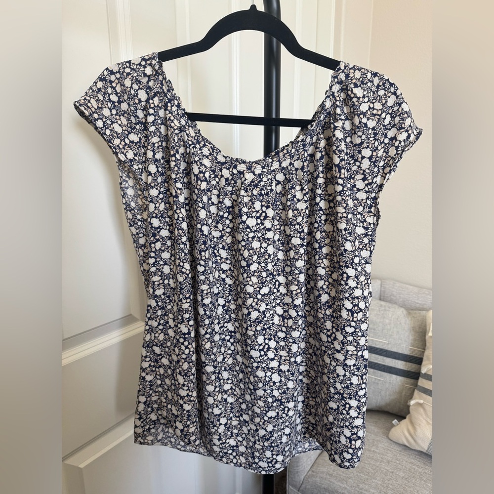 Lauren Conrad Navy Floral Short Sleeve Blouse | Size Medium